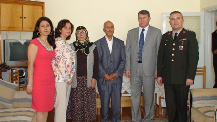 Şehit ailesine bayram ziyareti