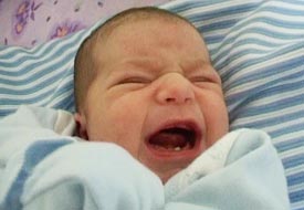 Bebeğin boğazına mama tıkandı