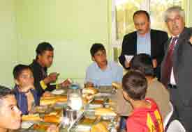 Milletvekili okula baskın yaptı