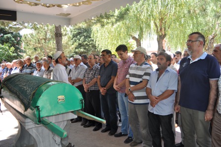 Kul'un annesi toprağa verildi