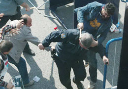 Polise davul tokmaklı DAYAK