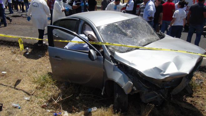 Diyarbakır’da 3 polis şehit oldu