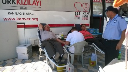 Kulululardan kan bağışı