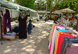 Şefkat Eli Derneği kermes açtı