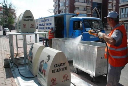 Karatay’da çöp konteynerleri dezenfekte ediliyor