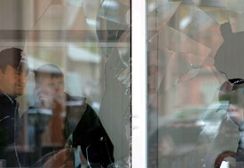 Köşk belediye başkanının evi taşlandı