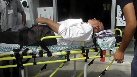 Otomobil yaşlı adama çarpıp kaçtı