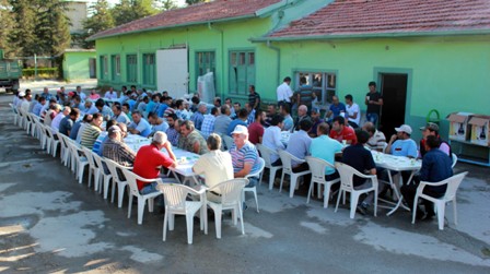 Özgüven çalışanlarla kahvaltıda buluştu