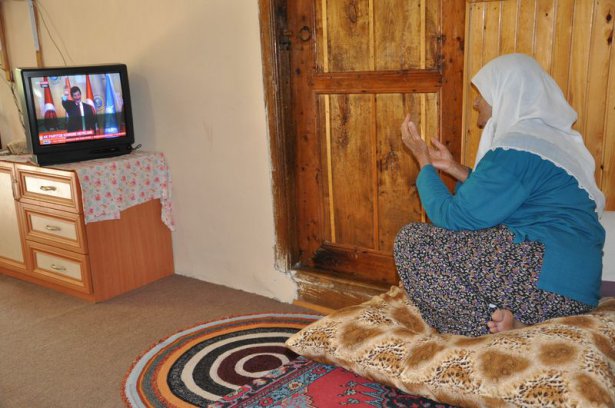 Davutoğlu'nun baba ocağında heyecan ve gözyaşı