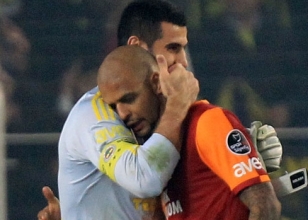 Volkan Demirel Penaltı Kaçıran Felipe Melo'nun üzerine Atladı! (Süper Kupa 25.08.2014)