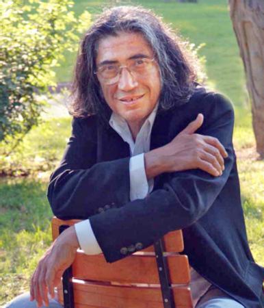 Ünlü gazeteci hayatını kaybetti