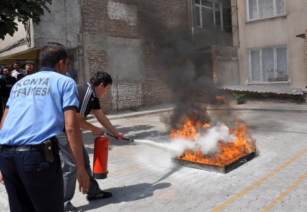 Meram Belediyesi’nden güvenlik personeline yangın tatbikatı