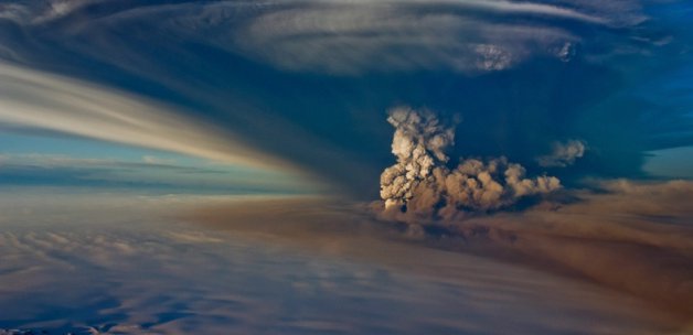 İzlanda ve Papua Yeni Gine'de yanardağ patlamaları