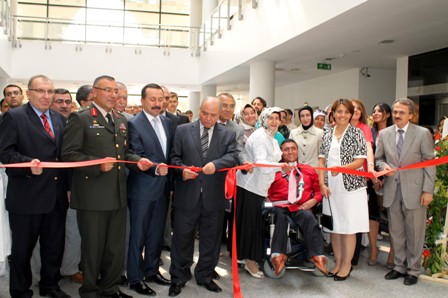 Engelli Emrah’tan ‘Gönle Düşen İnci Tanesi’ sergisi