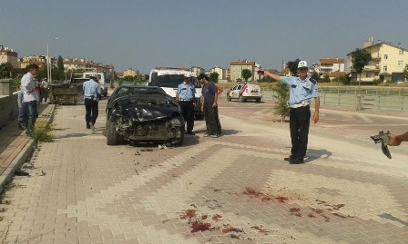 Otomobille üç tekerlekli motosiklet çarpıştı: 1 yaralı