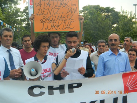 CHP’li Gençler, Zafer Bayramı kutladı