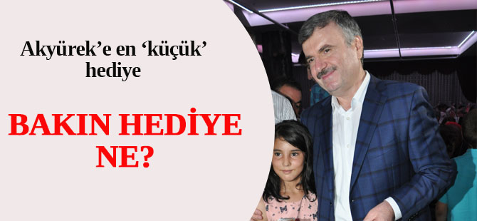 Tahir Akyürek'e 'küçük' hediye
