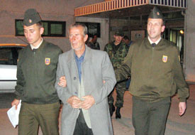 Tarlada ekin sularken vuruldu