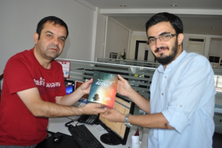 Genç yazar ilk kitabını çıkardı