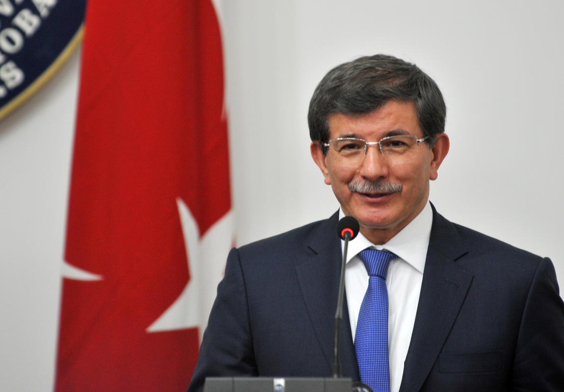 Davutoğlu'na şiir yazdı