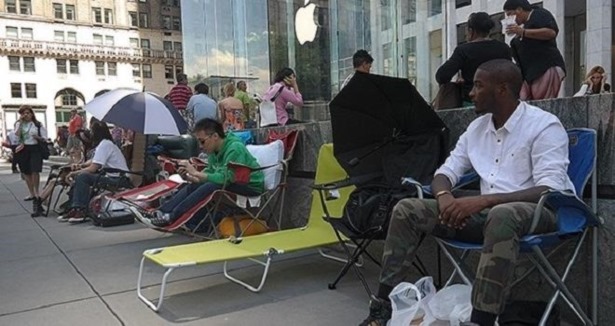 iPhone 6 için şimdiden sıraya girdiler