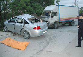 Ara sokakta aşırı hızla ölüme gitti