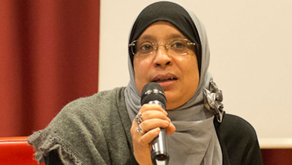 Başörtülü belediye üyesi tehditlere dayanamadı