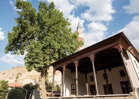 Davutoğlu Selçuklu’da 2 tesisi açtı