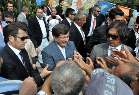 Başbakan Davutoğlu baba ocağında