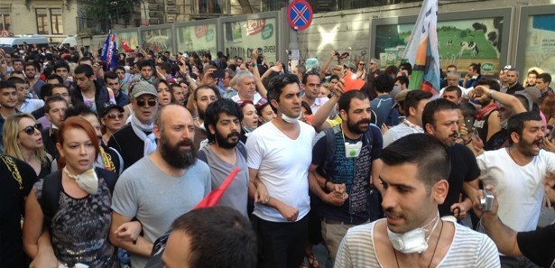 Memet Ali Alabora'dan flaş karar