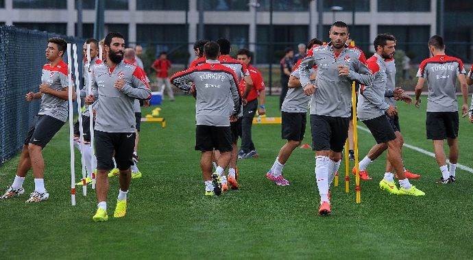 Türkiye İzlanda maçı ne zaman saat kaçta hangi kanalda - Canlı izle