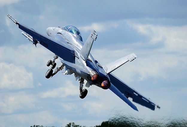 ABD savaş uçağından Rus bombardıman uçaklarına engelleme