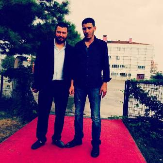 Ayrılmaz ikili, düğünde