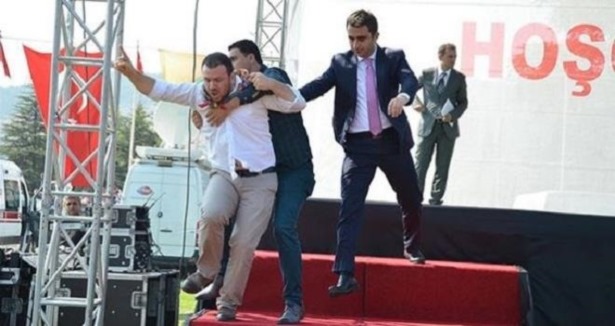 Kürsüyü deviren BBP'li gözaltında