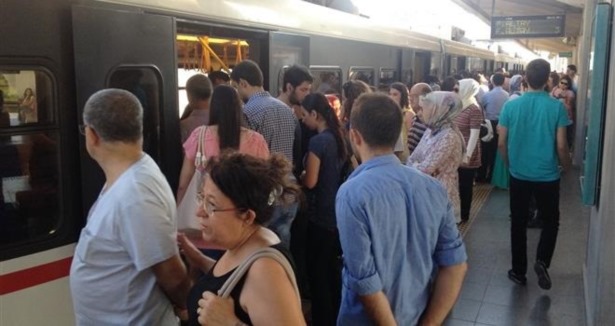 İzmir'de ulaşım çilesi isyan başlattı