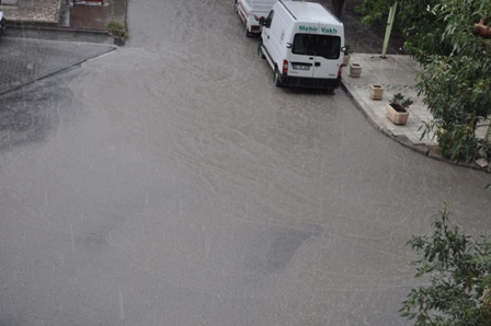 KONYA YAĞMURA TESLİM OLDU