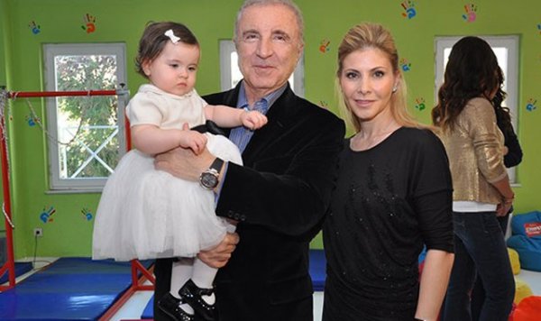 Ünal Aysal'ın eşi Fani Aysal evi terk etti