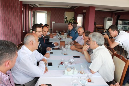 Milletvekili Akış, gazetecilerle kahvaltıda bir araya geldi