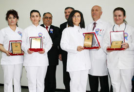 Emektar hemşirelere plaket