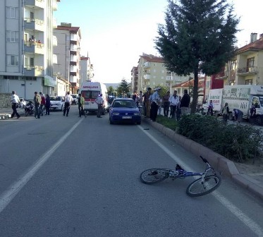 Otomobilin çarptığı çocuk yaralandı