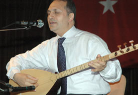 Erol Parlak konseri salonu büyüledi