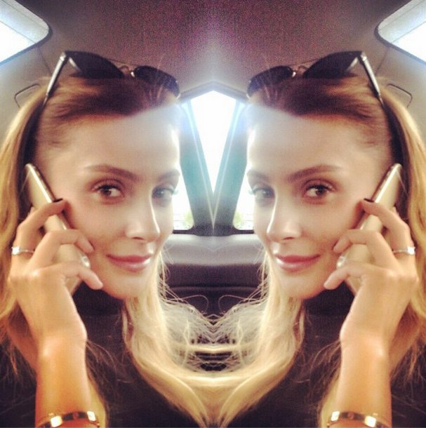 Özge Ulusoy'a Iphone 6 hediye edildi