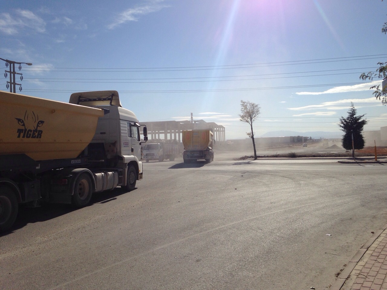 Yayla yolları kumlanıyor