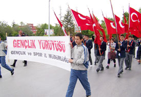 Atatürk'ü anmak için yürüdüler
