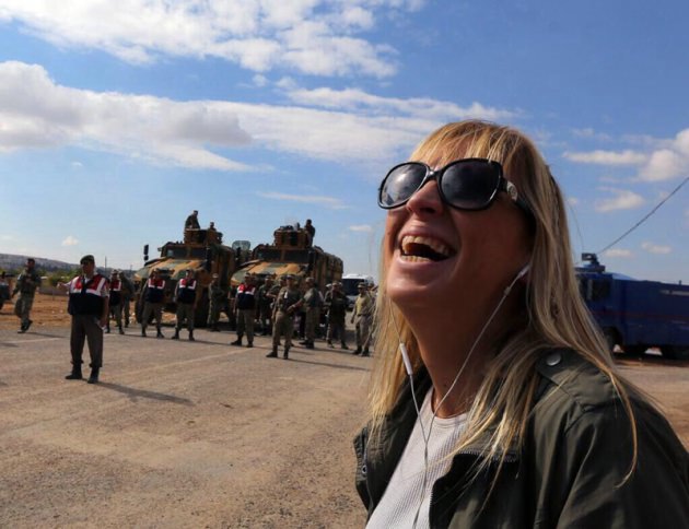 Ceyda Karan'dan kahkahalı Kobani pozu