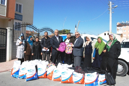 Kimse Yok Mu'dan, öğrencilere kırtasiye yardımı