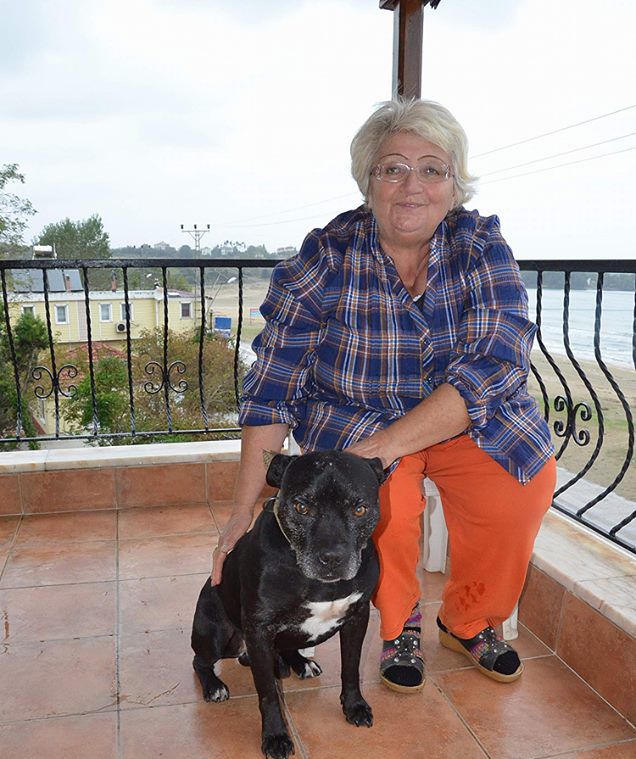 "Köpeğime bak, evimde bedava otur"