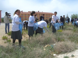 Lise öğrencilerinden temizlik seferberliği