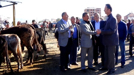 Seydişehir Belediye Başkanı Tutal, hayvan pazarını gezdi