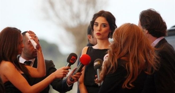 Ünlü oyuncunun kardeşini bacağından vurdular